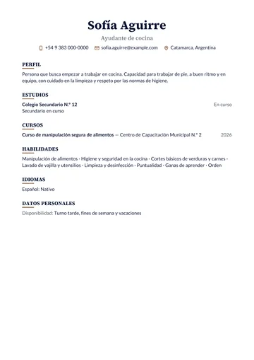 Ejemplo de CV de ayudante de cocina sin experiencia, con secundario en curso y un curso, hecho con CV Amigo. Datos inventados.