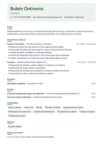 Ejemplo de CV de cocinero con experiencia en parrilla y rotisería, hecho con CV Amigo. Datos inventados.