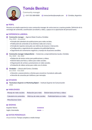 Ejemplo de currículum de community manager en Argentina con el diseño Creativo, hecho con CV Amigo. Datos inventados.